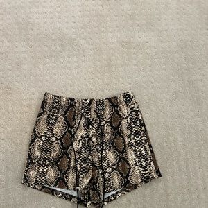 Snakeprint shorts